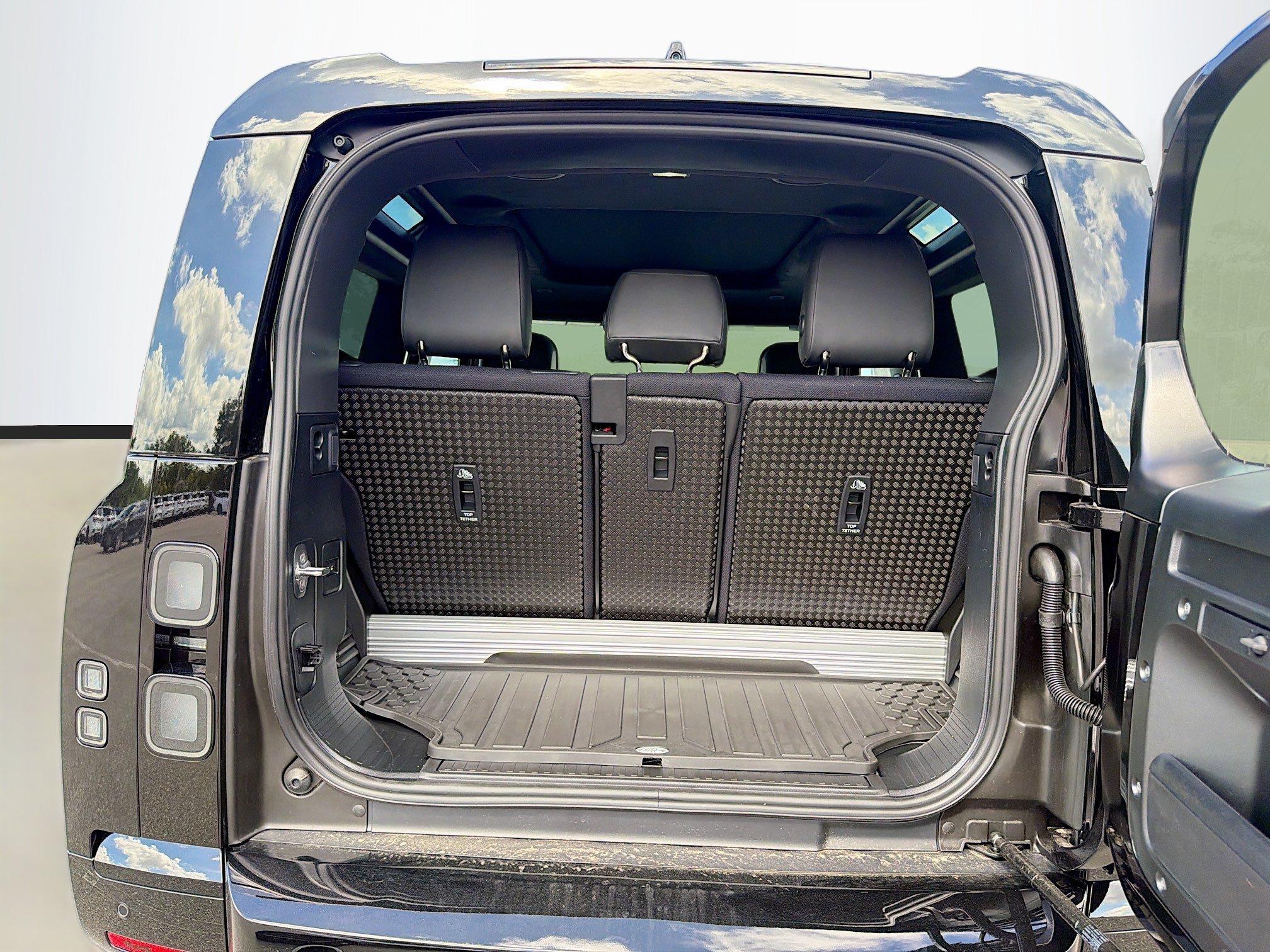 New 2026 Land Rover Defender 90 V8 AWD/4WD image 12