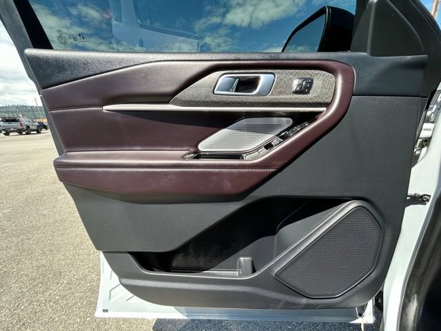 Used 2025 Ford Explorer Platinum AWD/4WD image 33