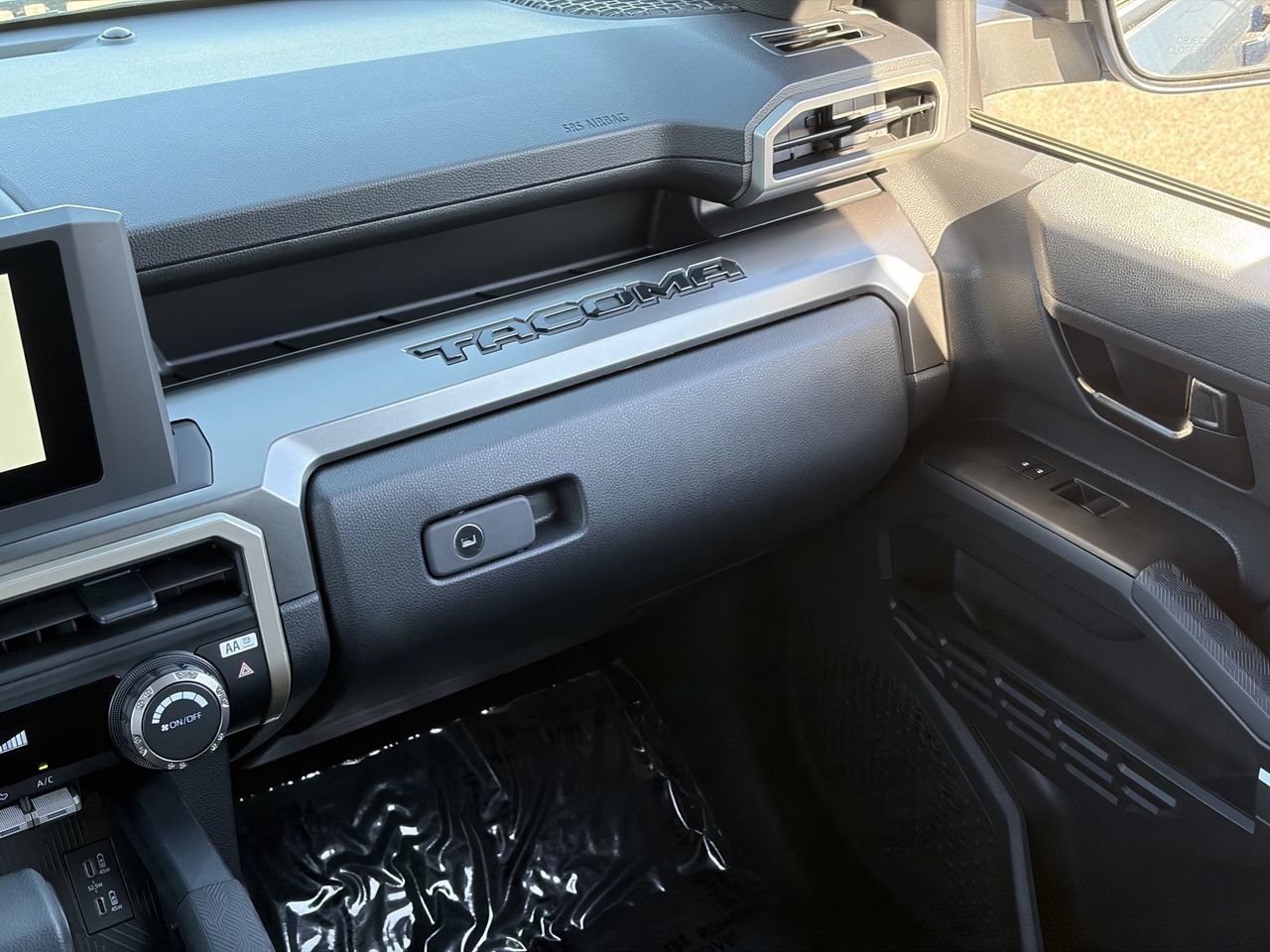 Used 2026 Toyota Tacoma SR5 AWD/4WD image 17