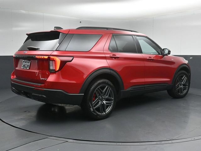 Used 2025 Ford Explorer ST-Line w/ Premium Package image 7