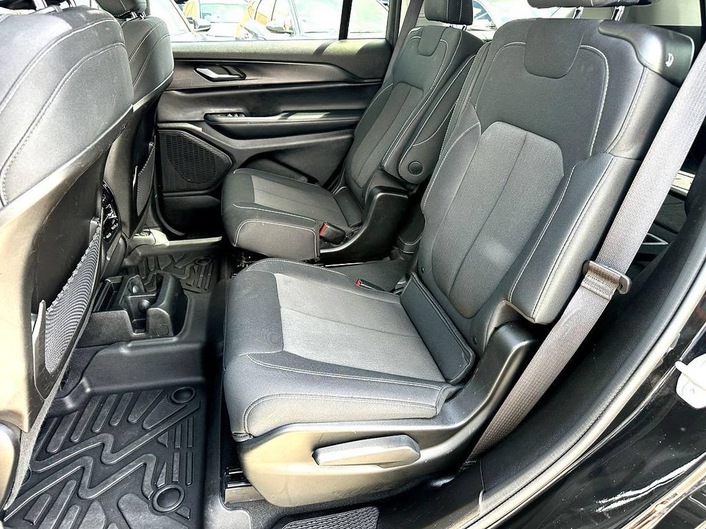Used 2023 Jeep Grand Cherokee L Laredo w/ Luxury Tech Group I AWD/4WD image 19