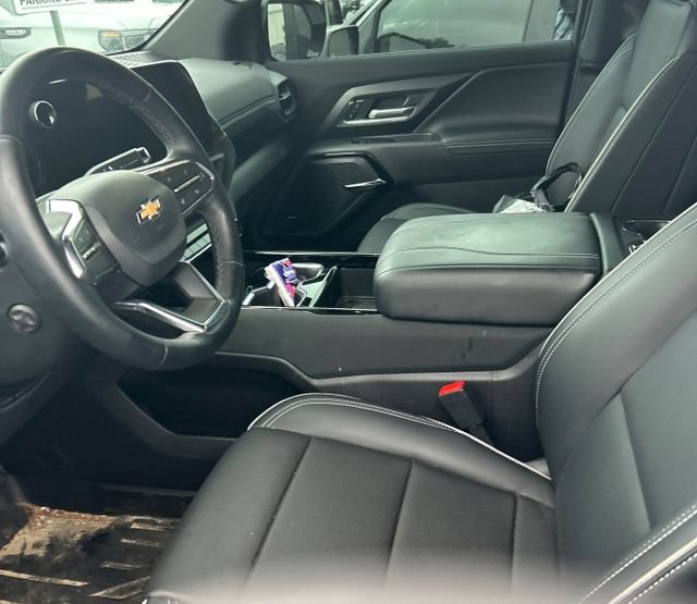 Used 2025 Chevrolet Silverado EV LT AWD/4WD image 3