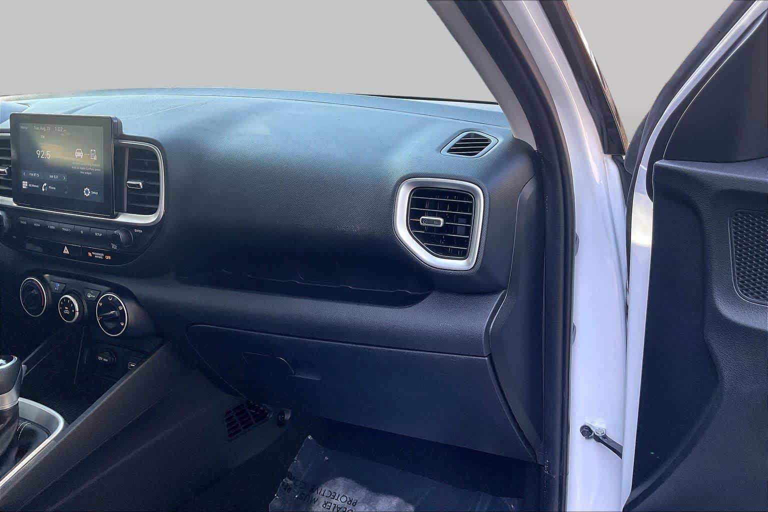 Used 2021 Hyundai Venue SE FWD image 18