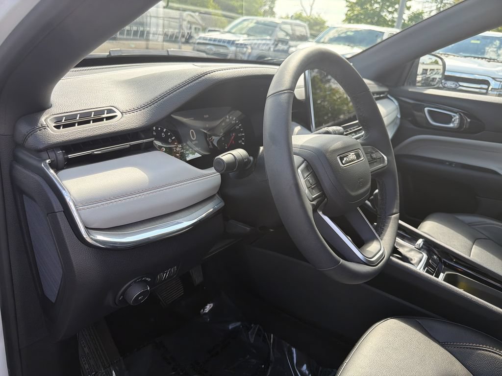 Used 2023 Jeep Compass Limited AWD/4WD image 20