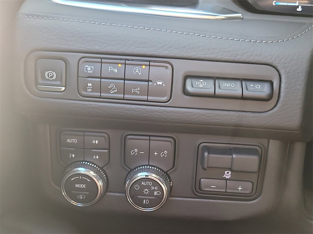 Used 2024 GMC Yukon XL Denali w/ Denali Reserve Package image 30