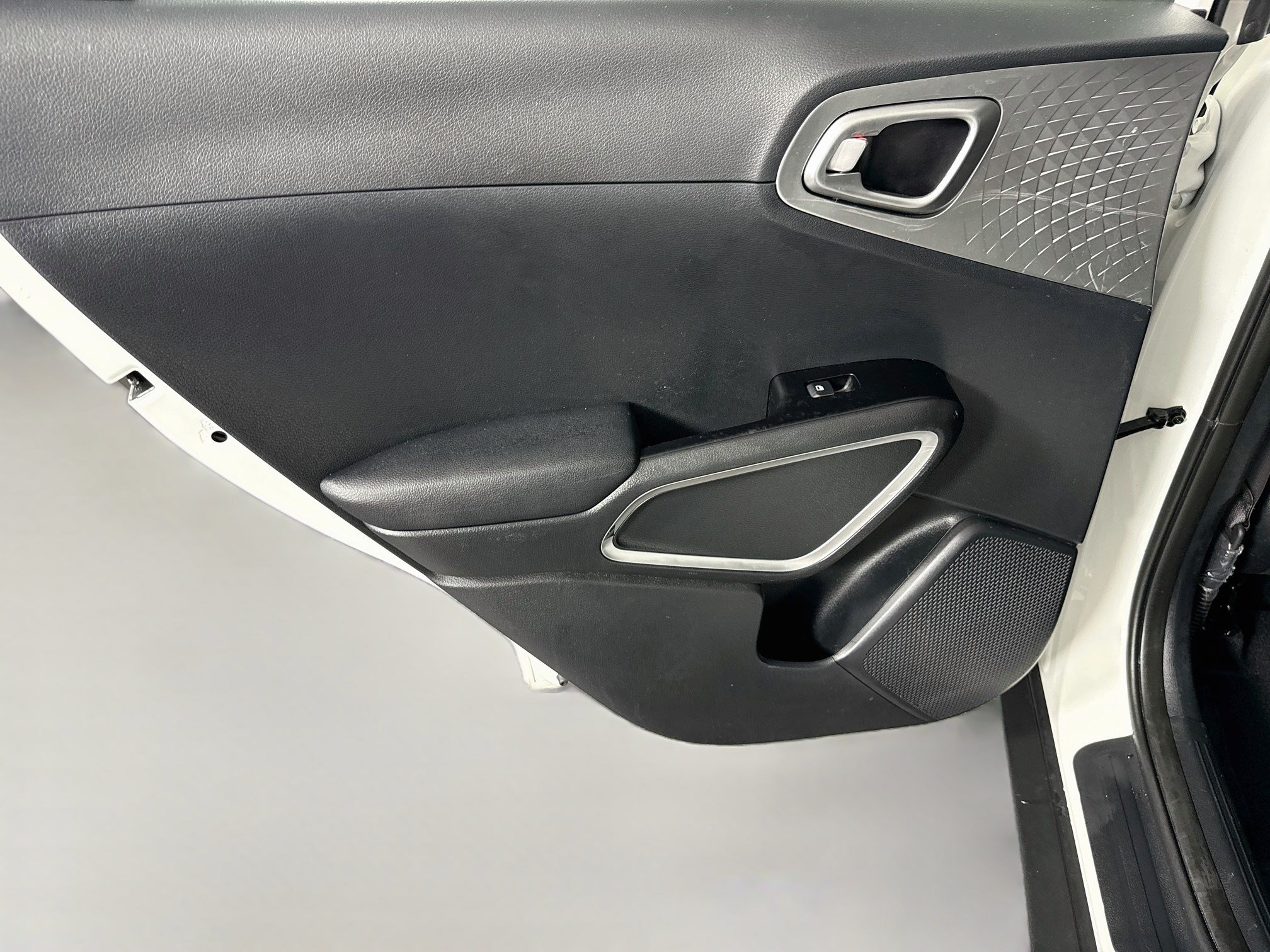 Used 2025 Kia Soul LX FWD image 25
