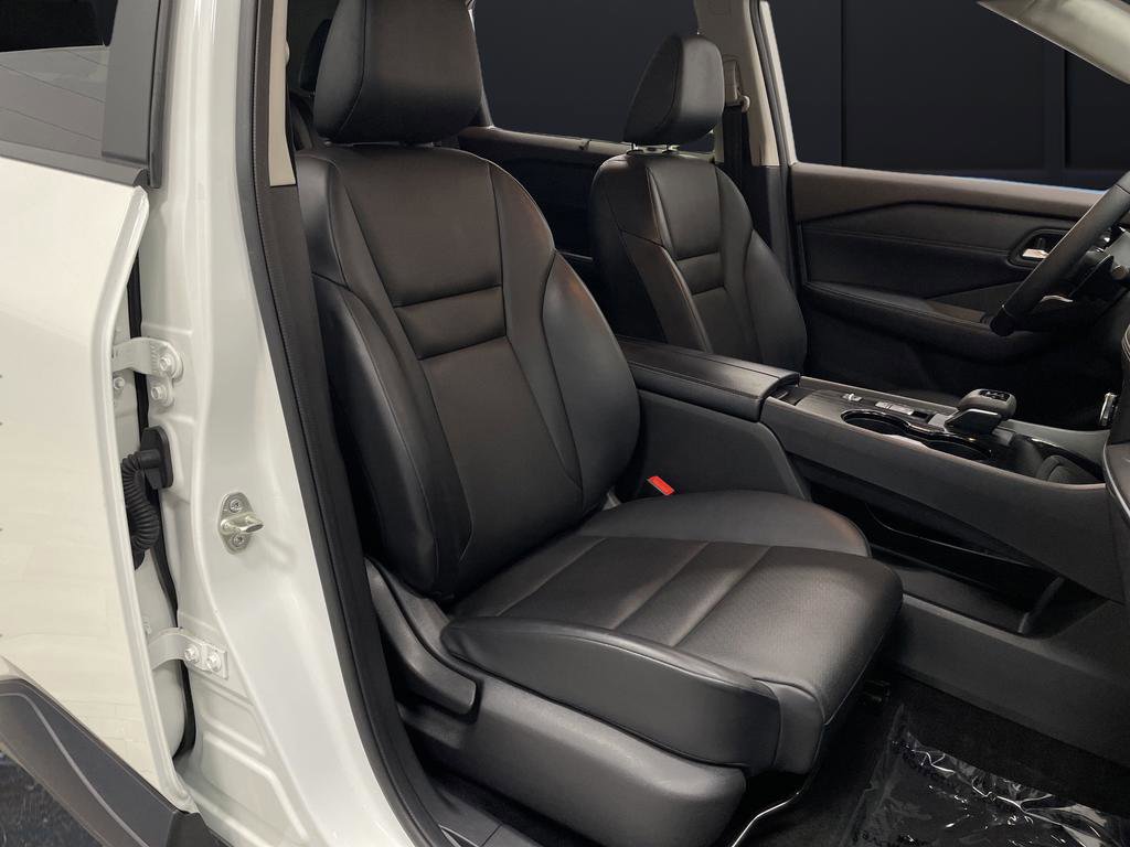 Used 2023 Nissan Rogue SV w/ SV Premium B Package image 30