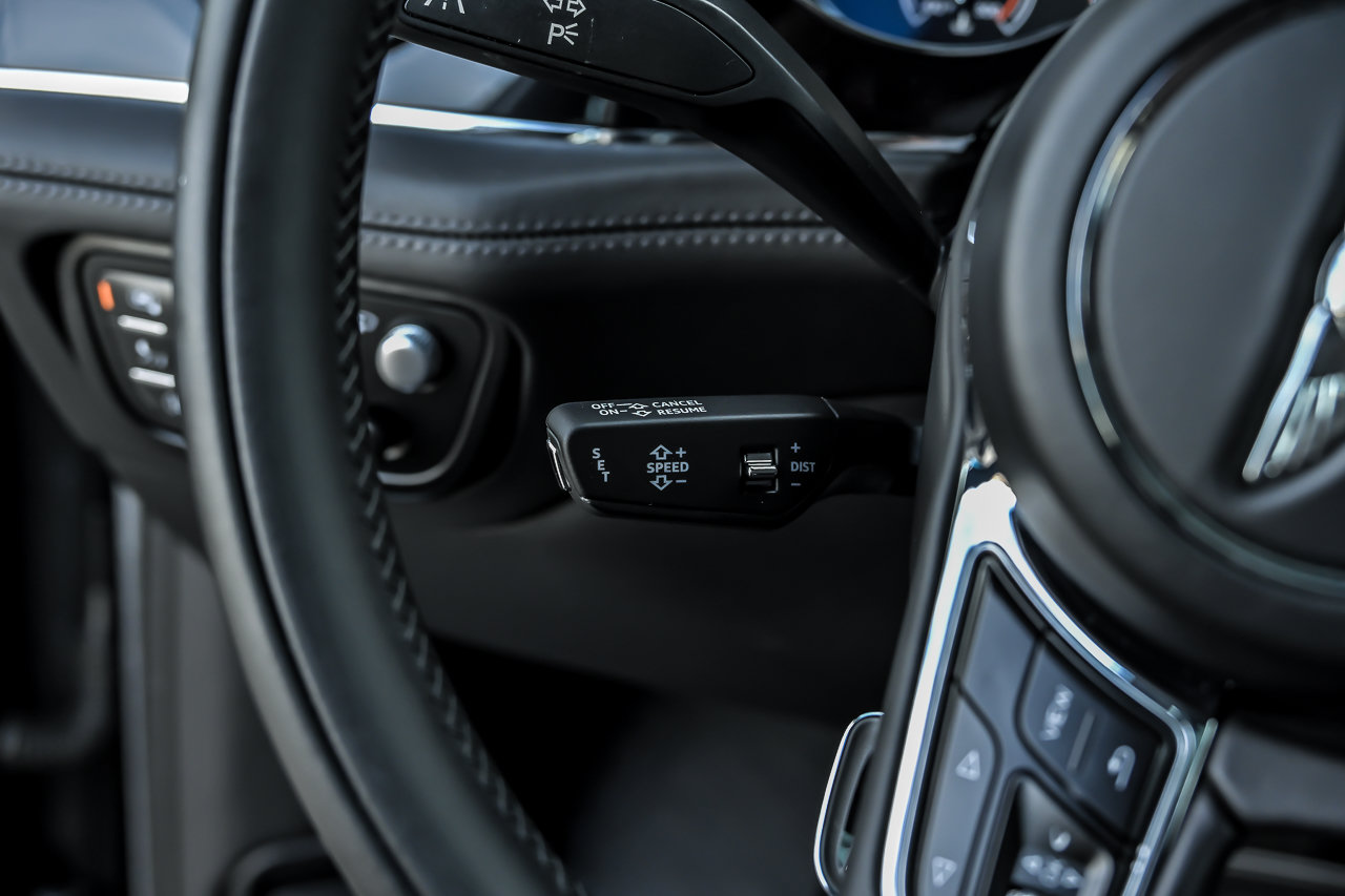 Used 2020 Bentley Bentayga AWD/4WD image 34