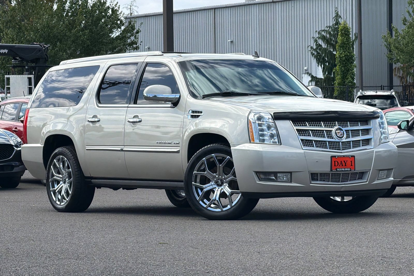 Used 2013 Cadillac Escalade ESV Platinum AWD/4WD image 2