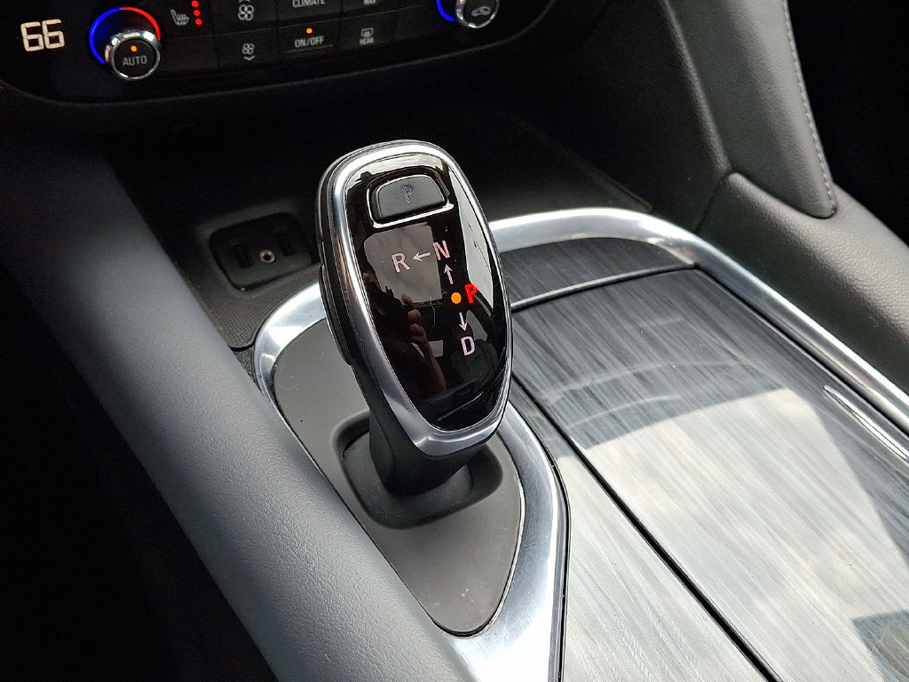 Certified 2018 Buick Enclave Essence w/ Trailering Package FWD image 16
