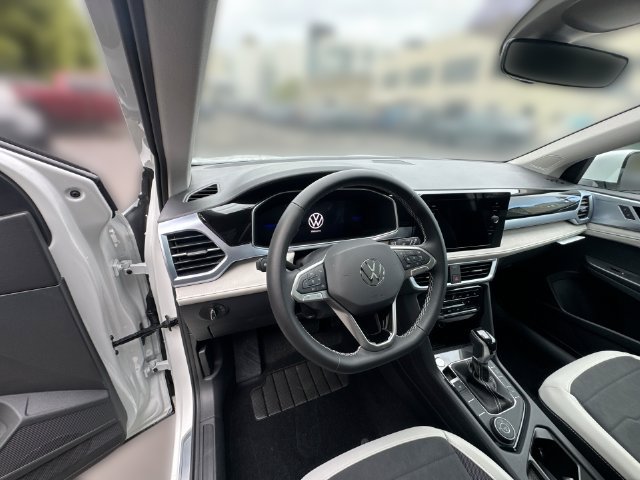New 2026 Volkswagen Taos SE AWD/4WD image 11