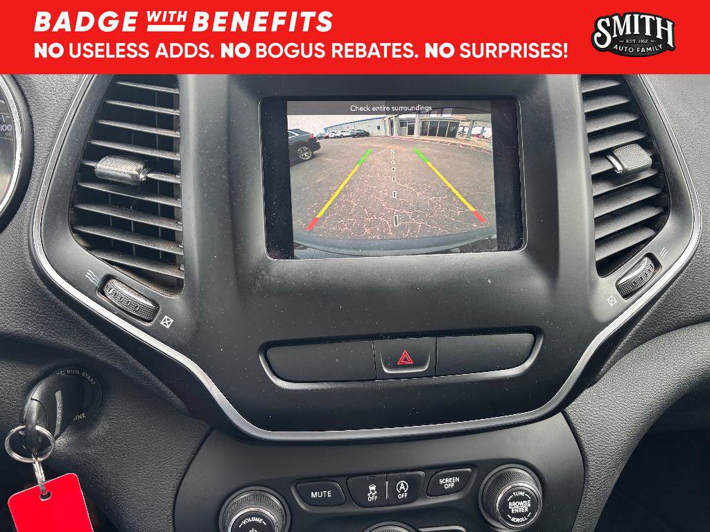 Used 2019 Jeep Cherokee Latitude w/ Popular Appearance Group FWD image 18