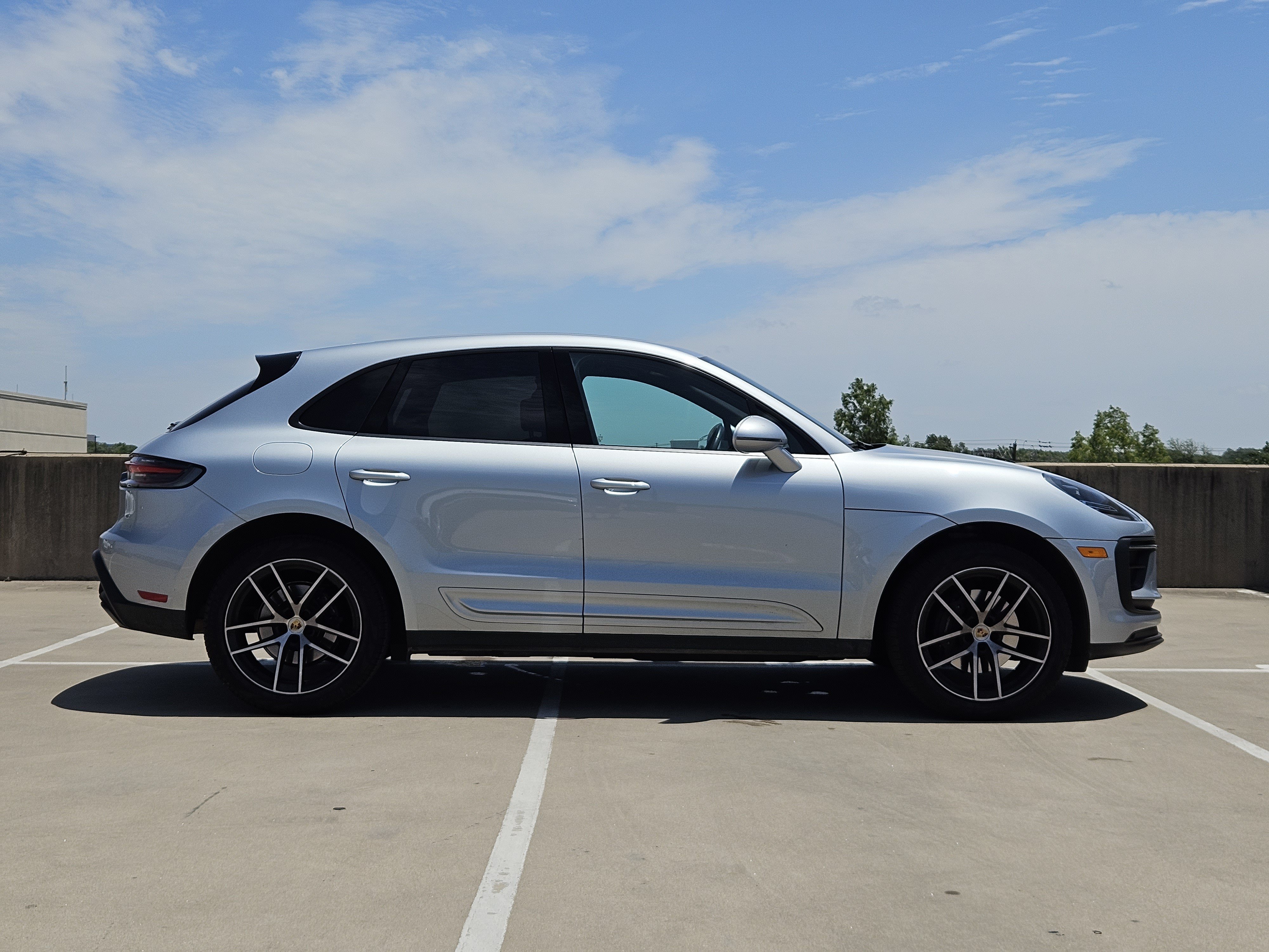 Certified 2023 Porsche Macan AWD/4WD image 9