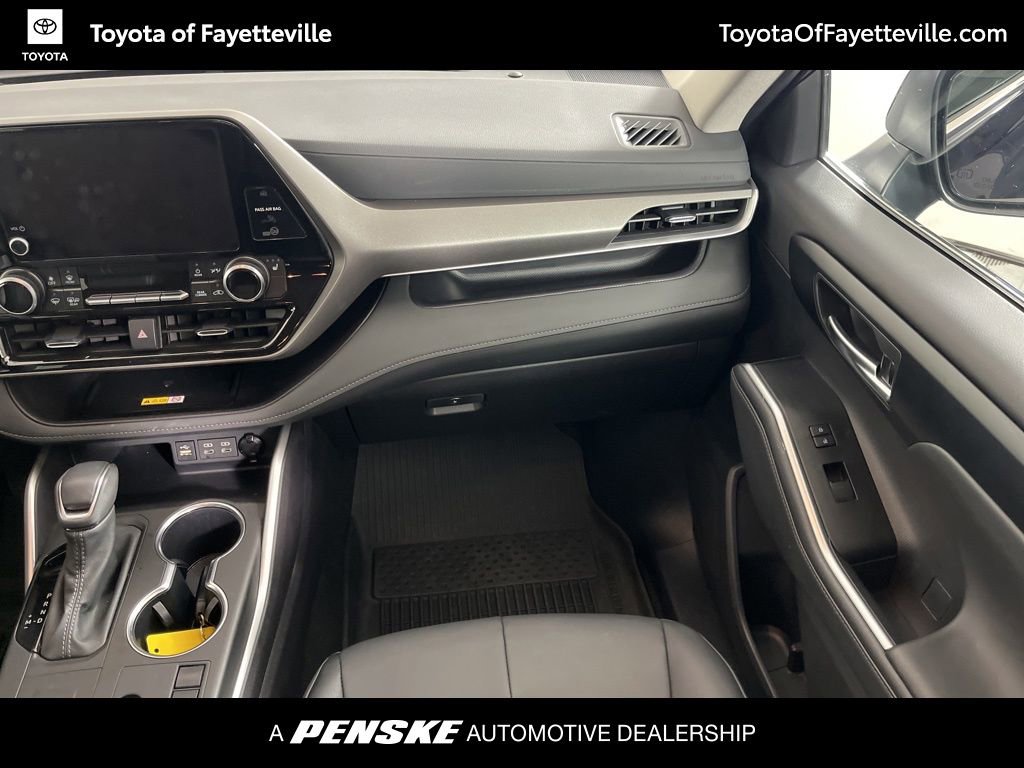 Certified 2025 Toyota Highlander XLE image 21