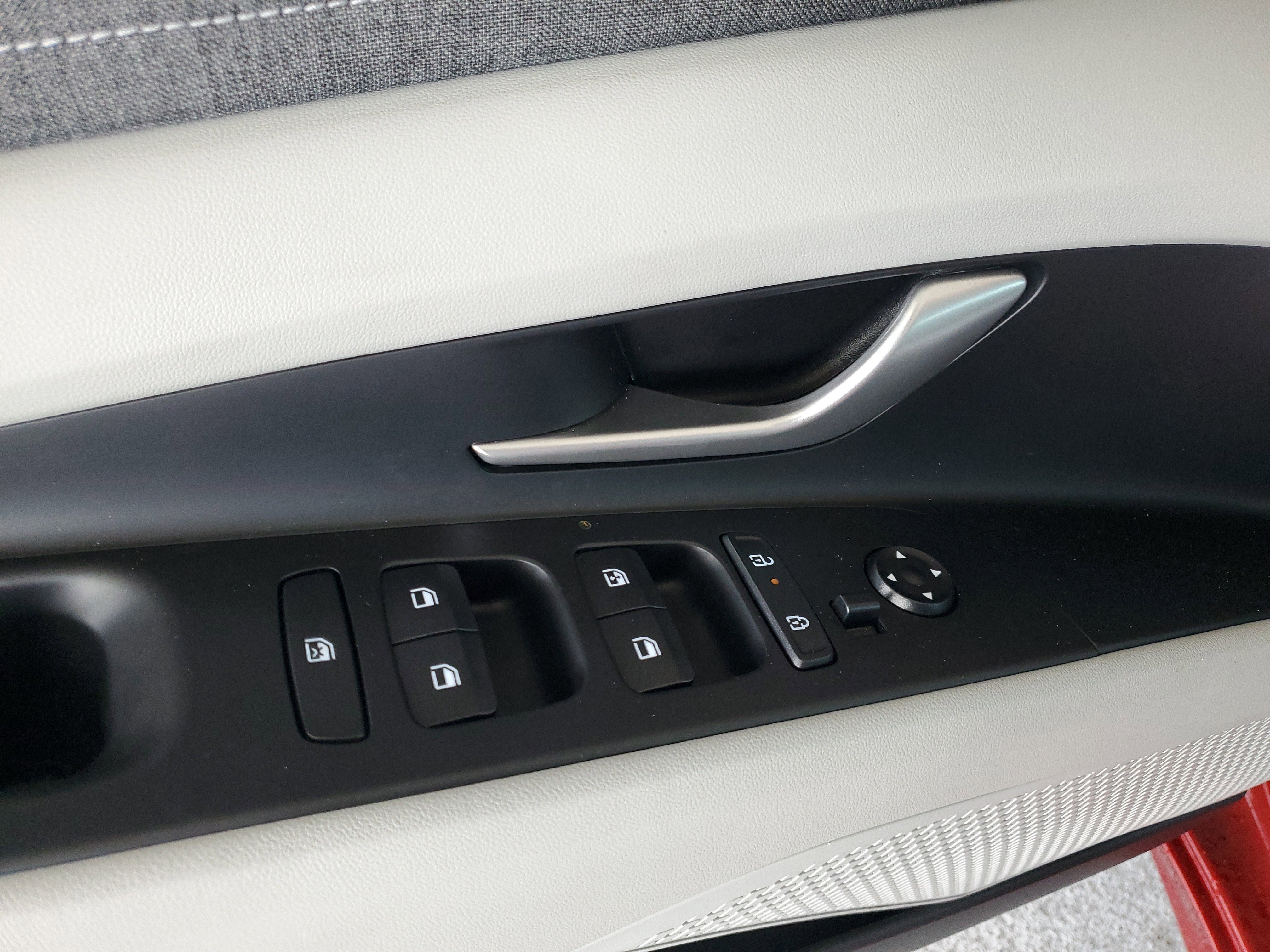 Used 2025 Hyundai Elantra Limited FWD image 16