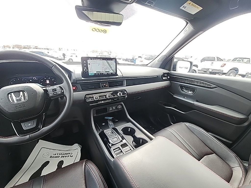 Certified 2025 Honda Pilot Black Edition image 28