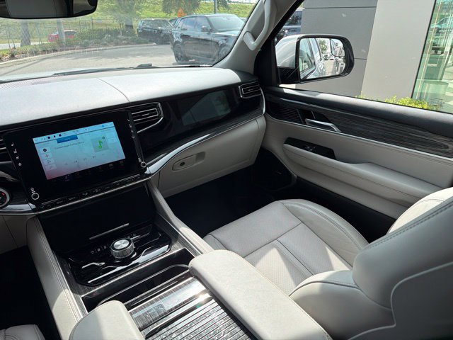 Used 2022 Jeep Wagoneer Series II AWD/4WD image 12