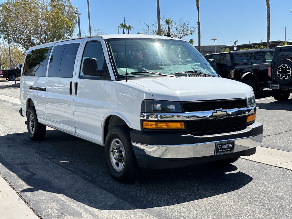 Used 2025 Chevrolet Express 3500 LT w/ LT Preferred Equipment Group RWD image 10