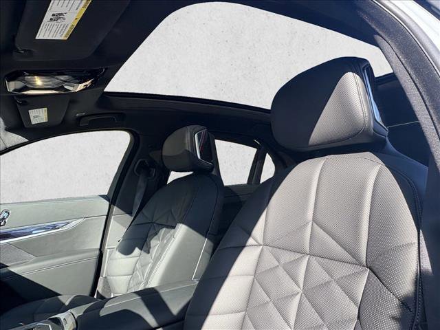 Used 2025 BMW 740i w/ Premium Package RWD image 10