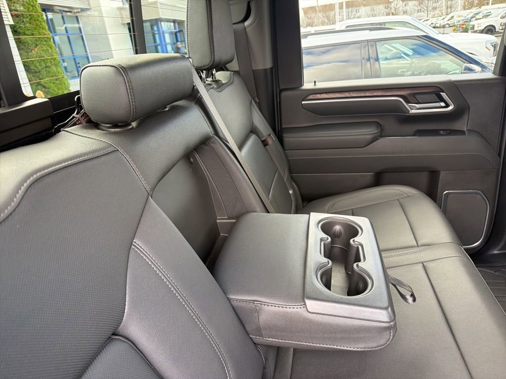Used 2025 GMC Sierra 2500 SLT AWD/4WD image 41