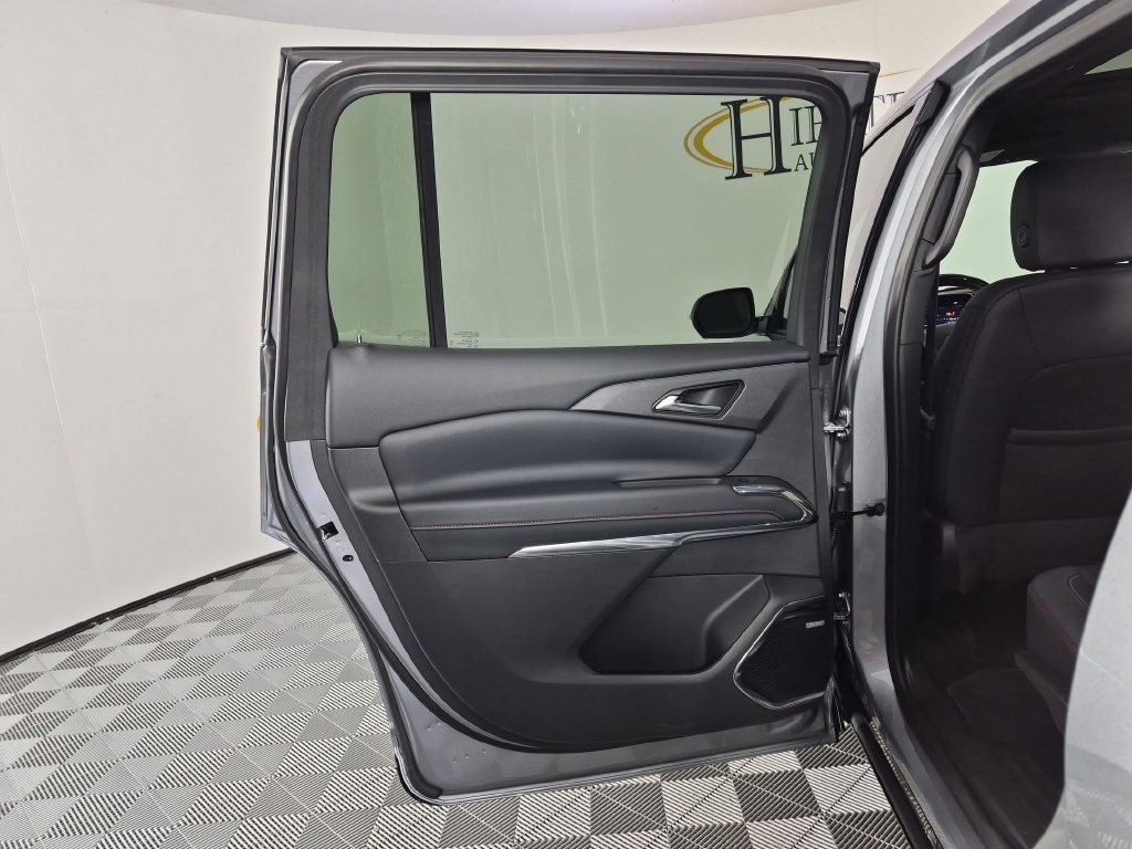 Used 2026 Chevrolet Traverse RS FWD image 30