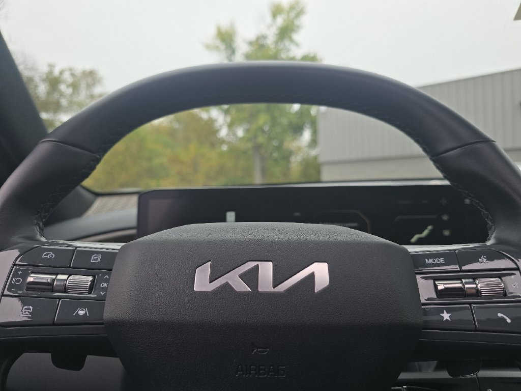 Used 2024 Kia EV9 Land AWD/4WD image 29