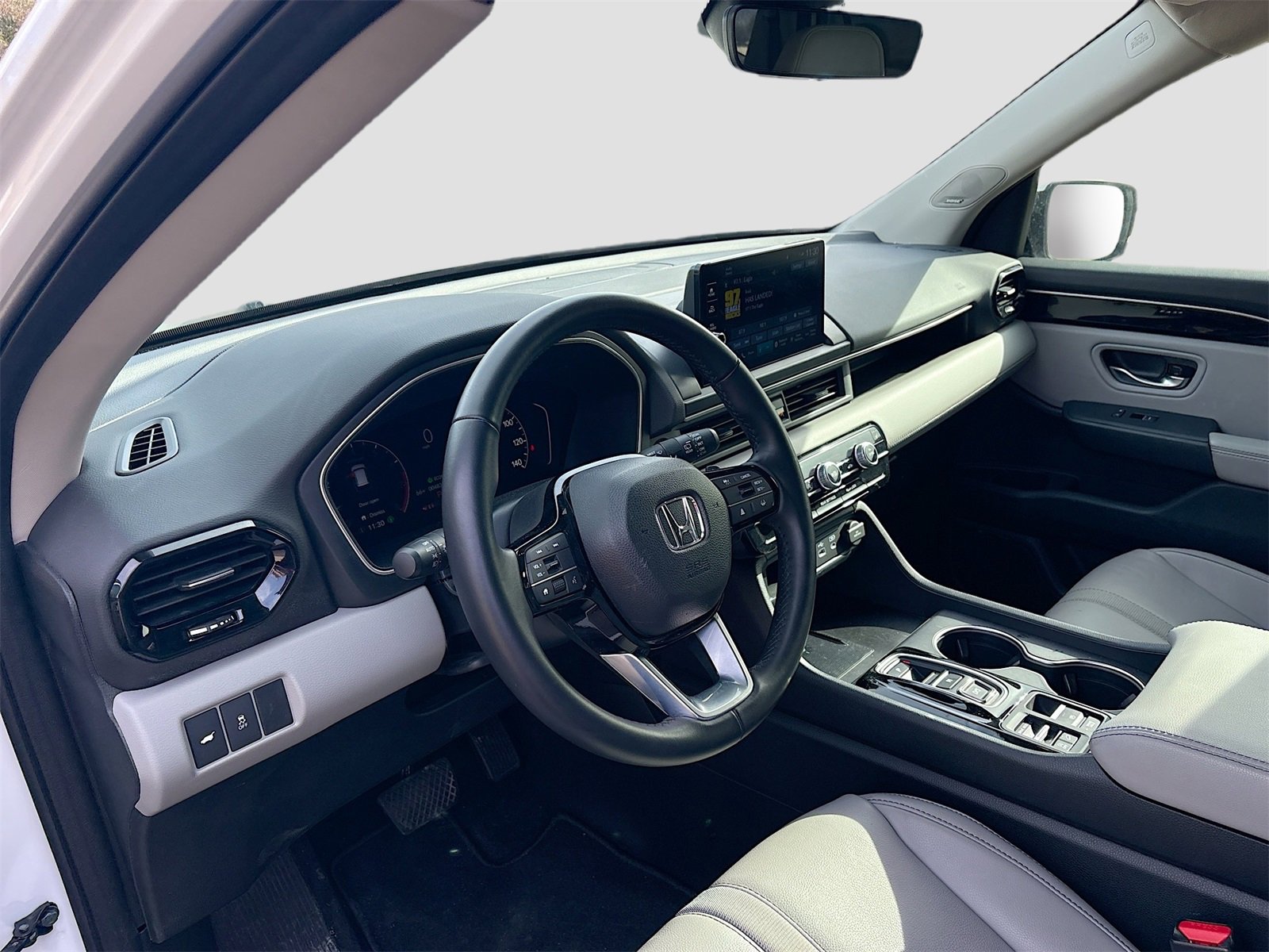 Used 2023 Honda Pilot Touring image 9