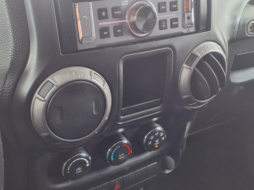 Used 2013 Jeep Wrangler Unlimited Sport w/ Connectivity Group image 17