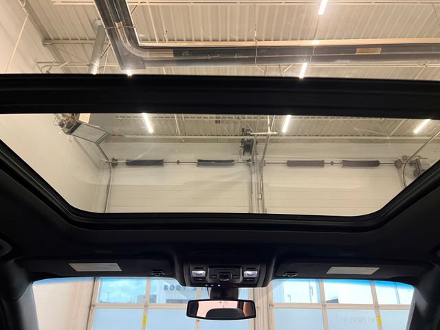 Used 2022 Chevrolet Tahoe Z71 w/ Z71 Off-Road Package AWD/4WD image 24