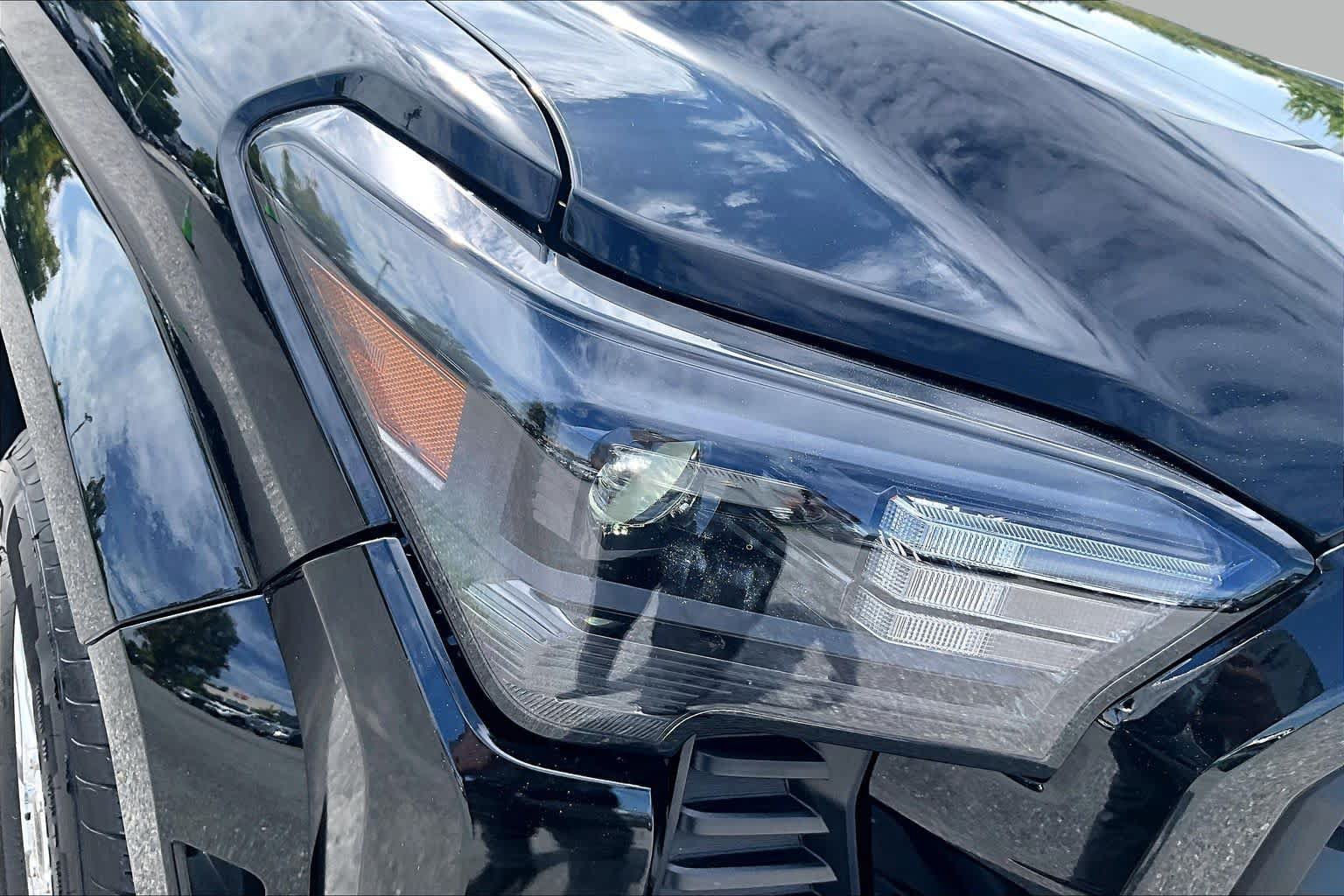 Used 2025 Toyota Tacoma SR5 AWD/4WD image 27