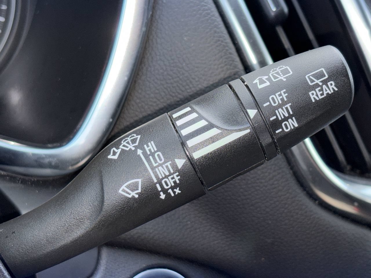 Used 2024 Chevrolet Equinox LT AWD/4WD image 12