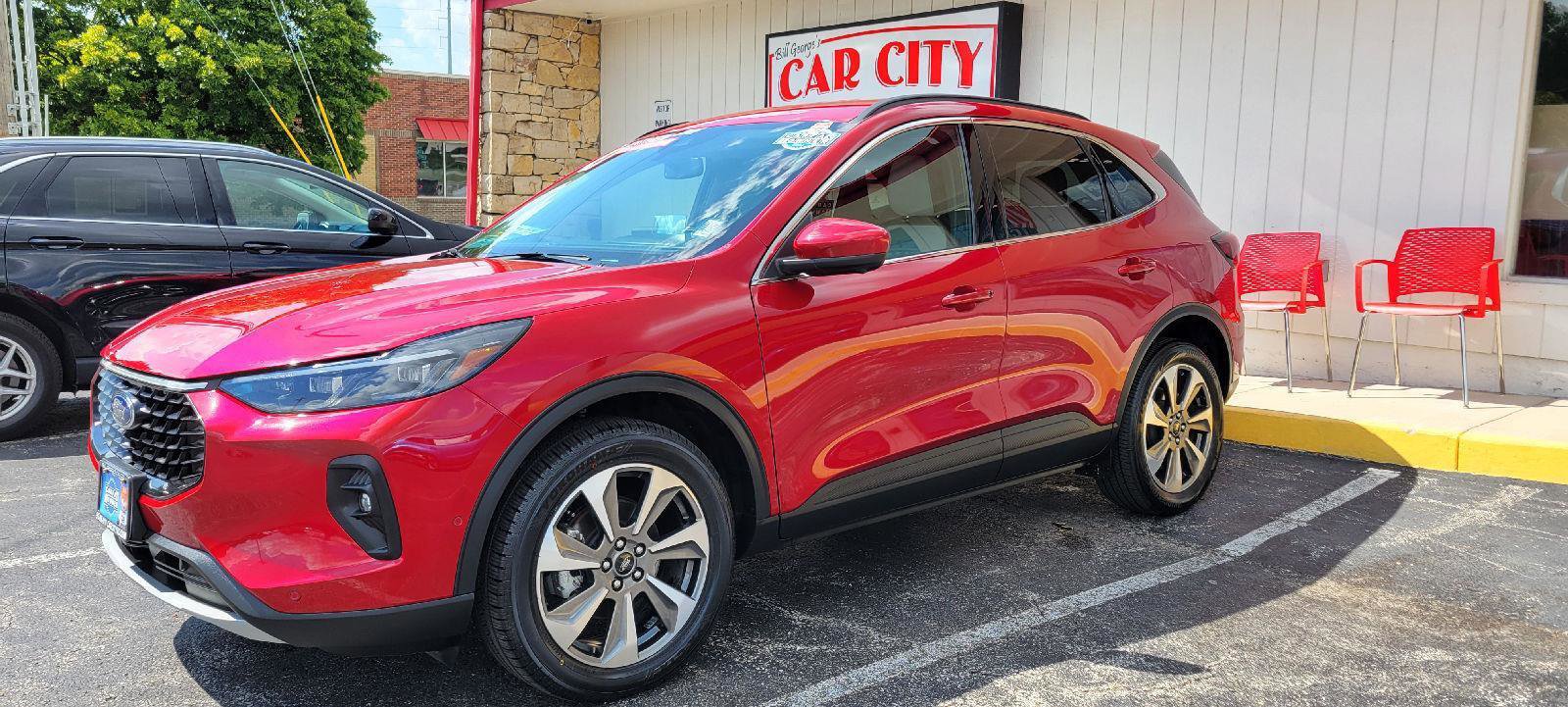 Used 2024 Ford Escape Platinum w/ Premium Technology Package image 3