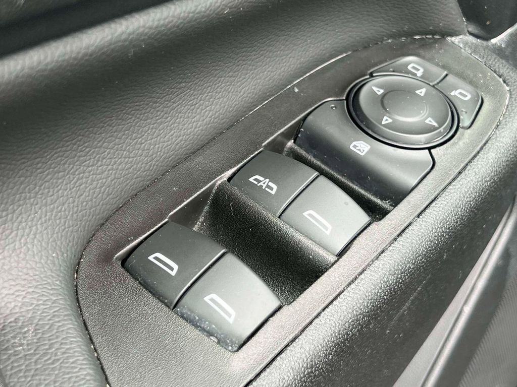 Used 2023 Chevrolet Equinox LT FWD image 17