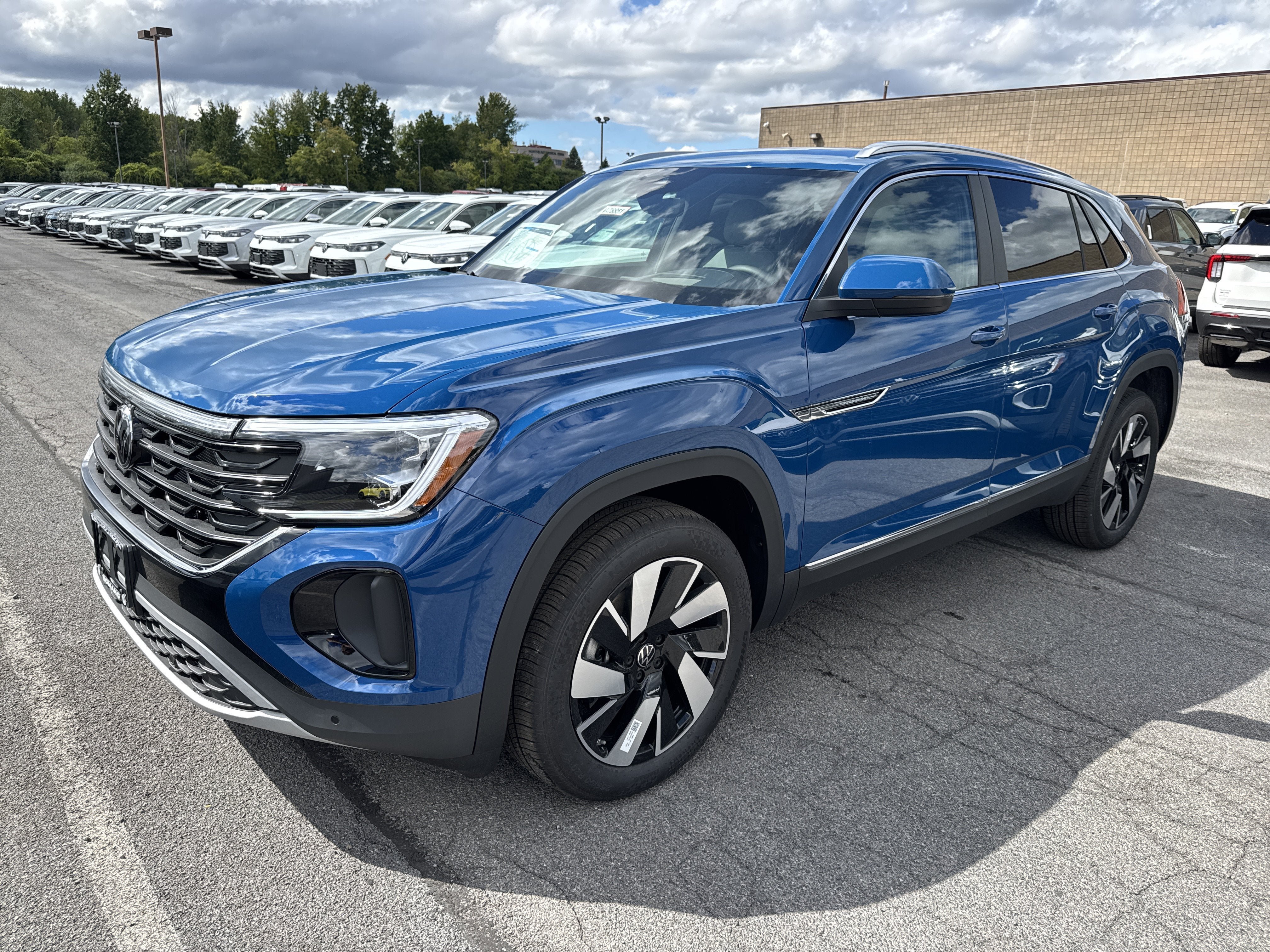 New 2026 Volkswagen Atlas Cross Sport SEL AWD/4WD image 3