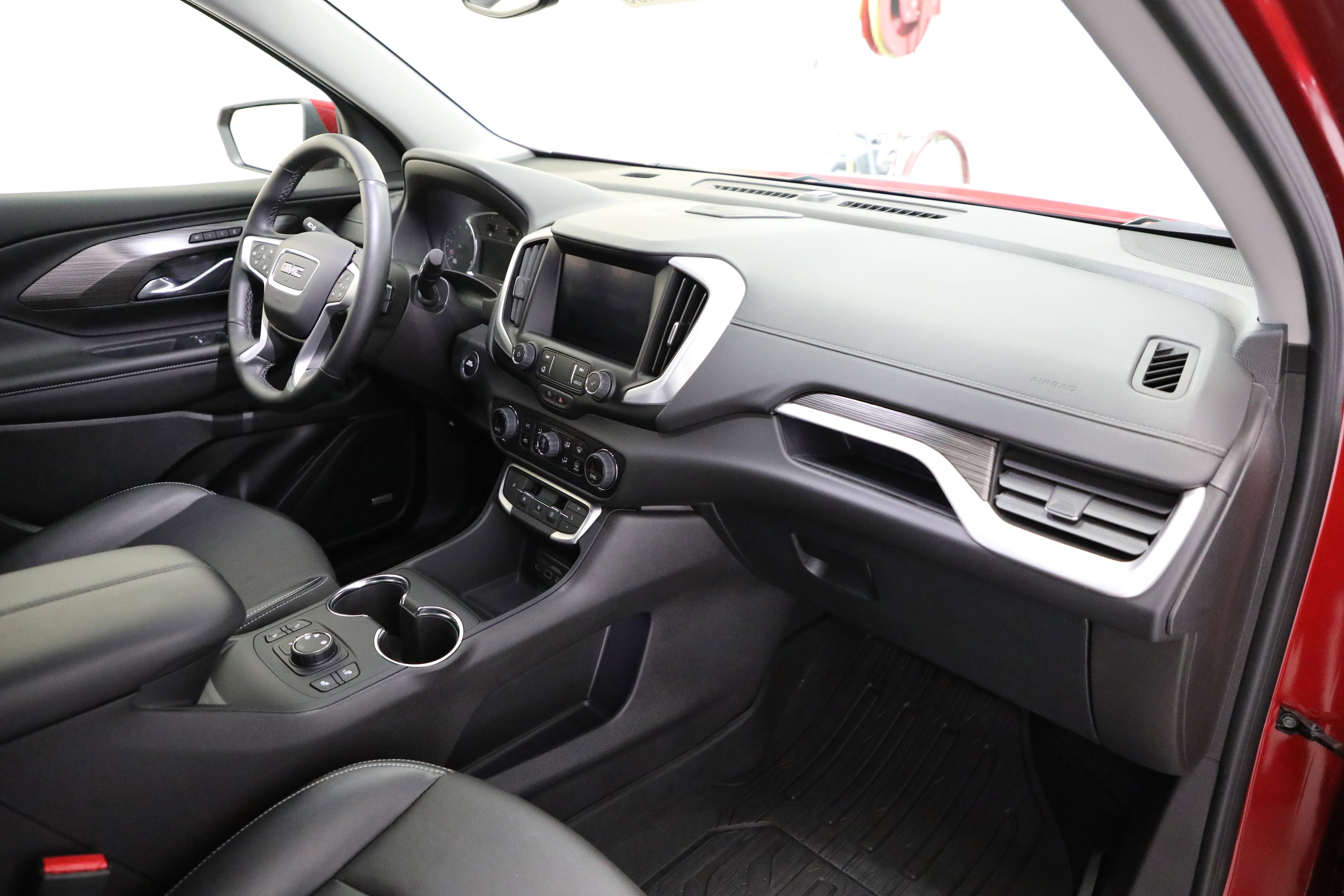 Certified 2024 GMC Terrain SLT w/ Infotainment Package II image 13