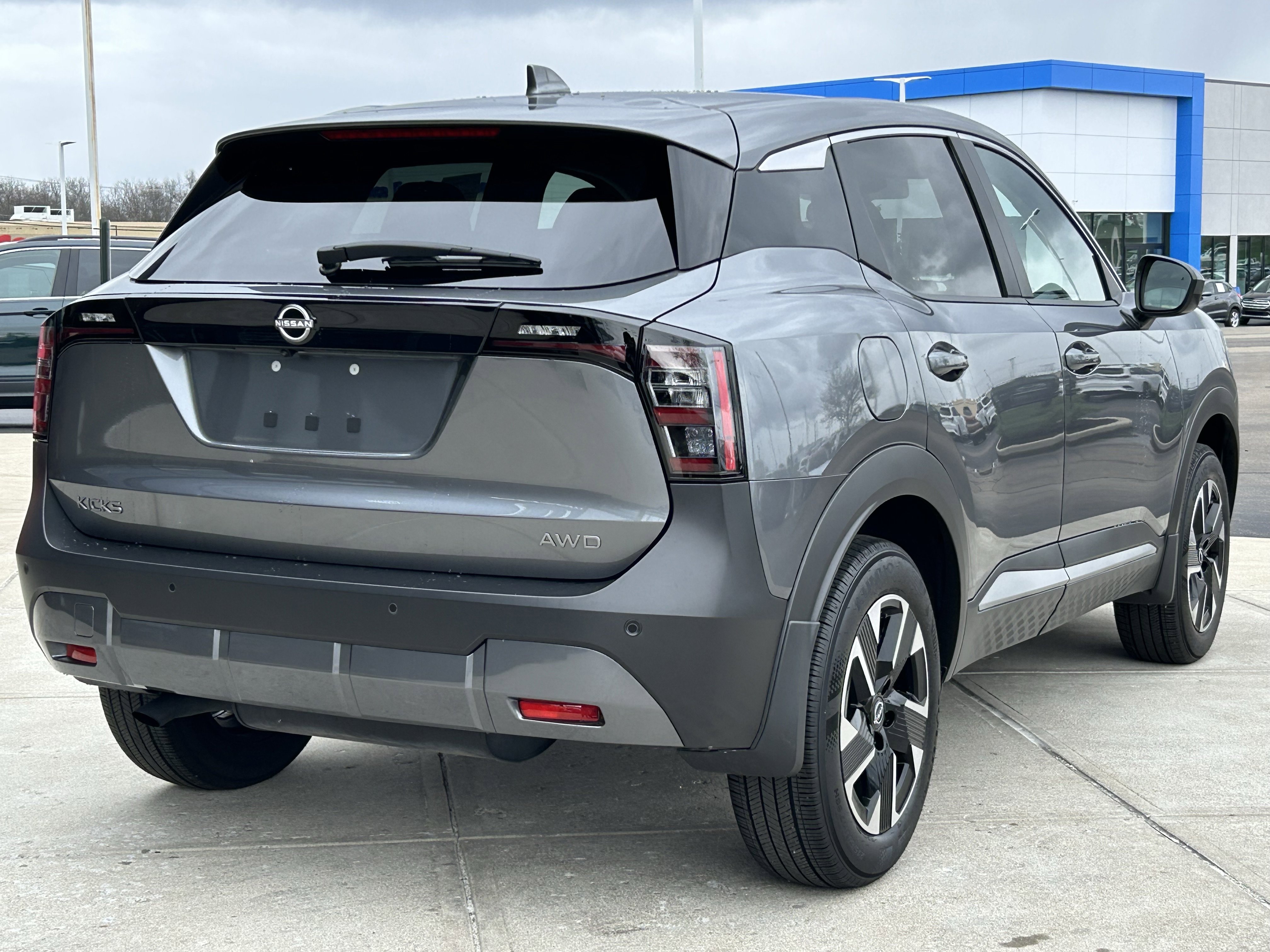 Used 2025 Nissan Kicks SV w/ Charging Package image 7