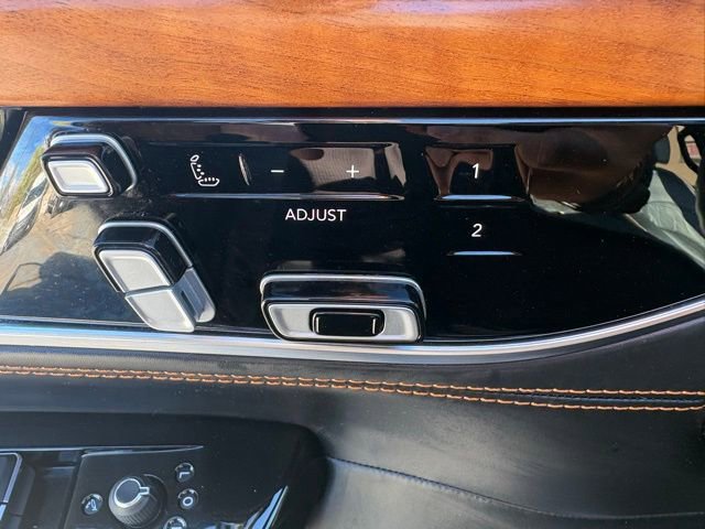 Used 2022 Jeep Grand Wagoneer Series III AWD/4WD image 23