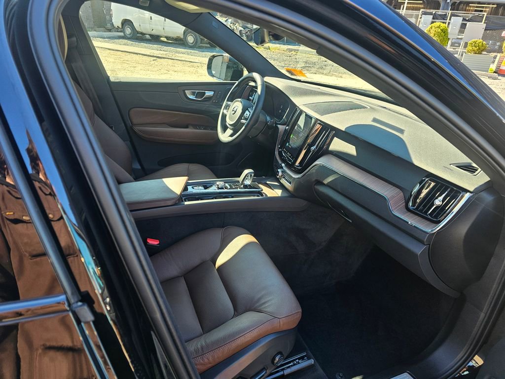 Certified 2024 Volvo XC60 B5 Plus image 11