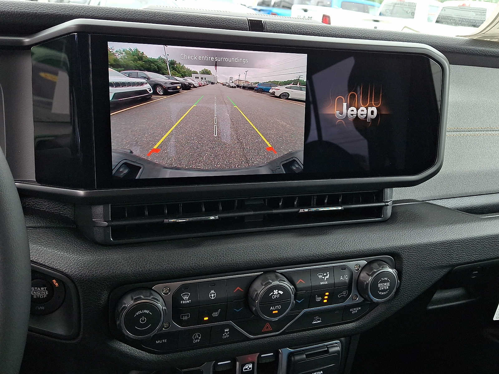 New 2026 Jeep Gladiator Sport AWD/4WD image 12