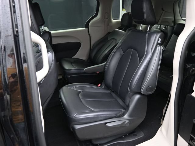 Used 2024 Chrysler Pacifica Limited FWD image 42