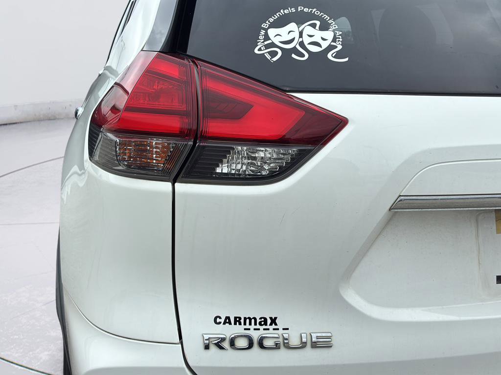 Used 2017 Nissan Rogue SV AWD/4WD image 38