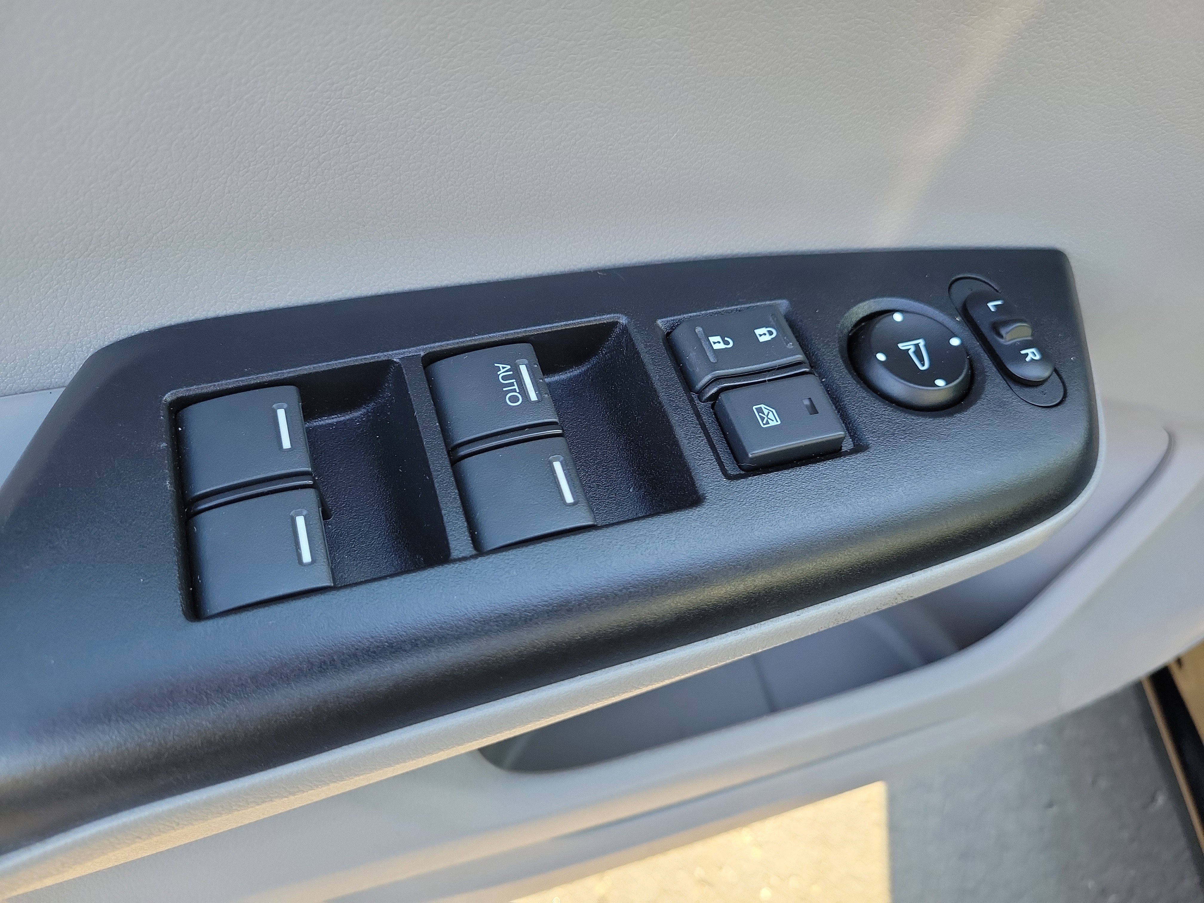 Used 2015 Honda Civic Hybrid Sedan image 19