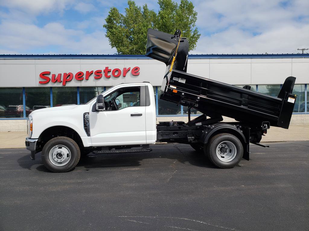 New 2025 Ford F350 XL w/ XL Chrome Package image 3