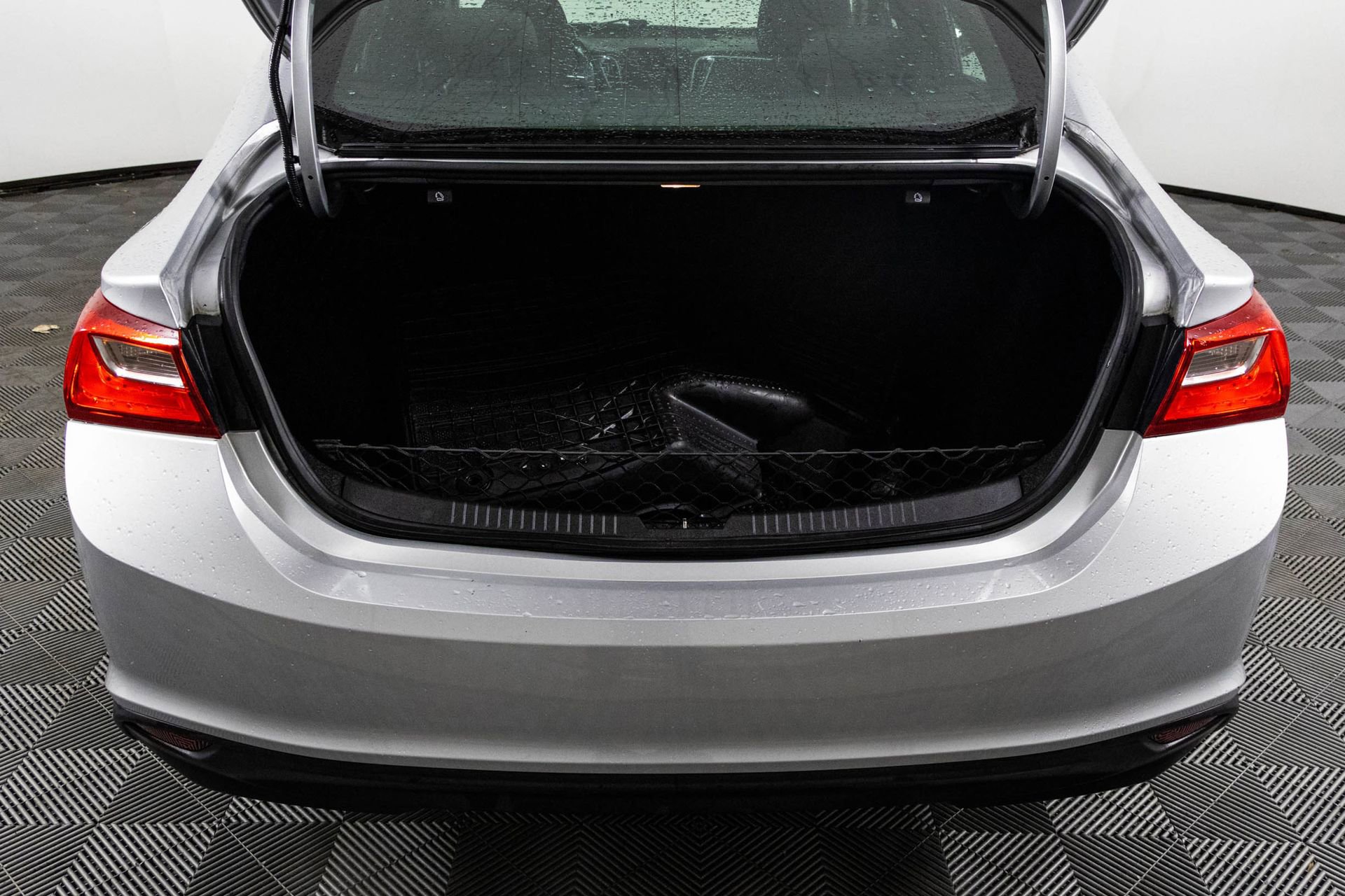 Used 2018 Chevrolet Malibu LT image 36