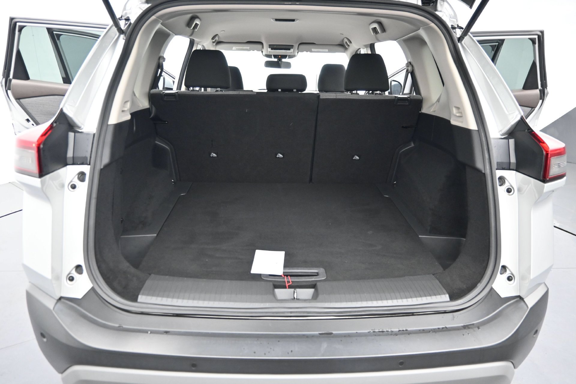 Used 2023 Nissan Rogue SV FWD image 11