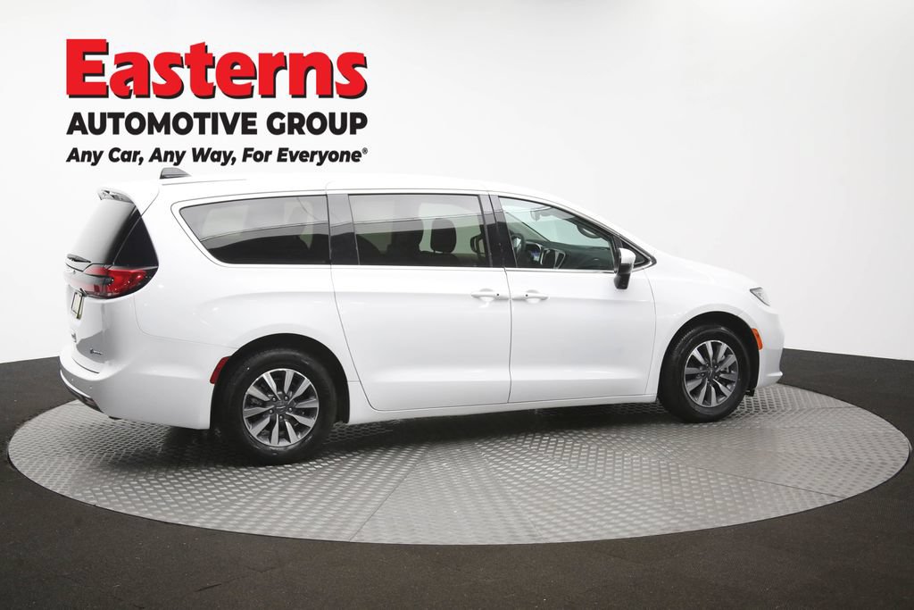 Used 2023 Chrysler Pacifica Touring-L FWD image 46