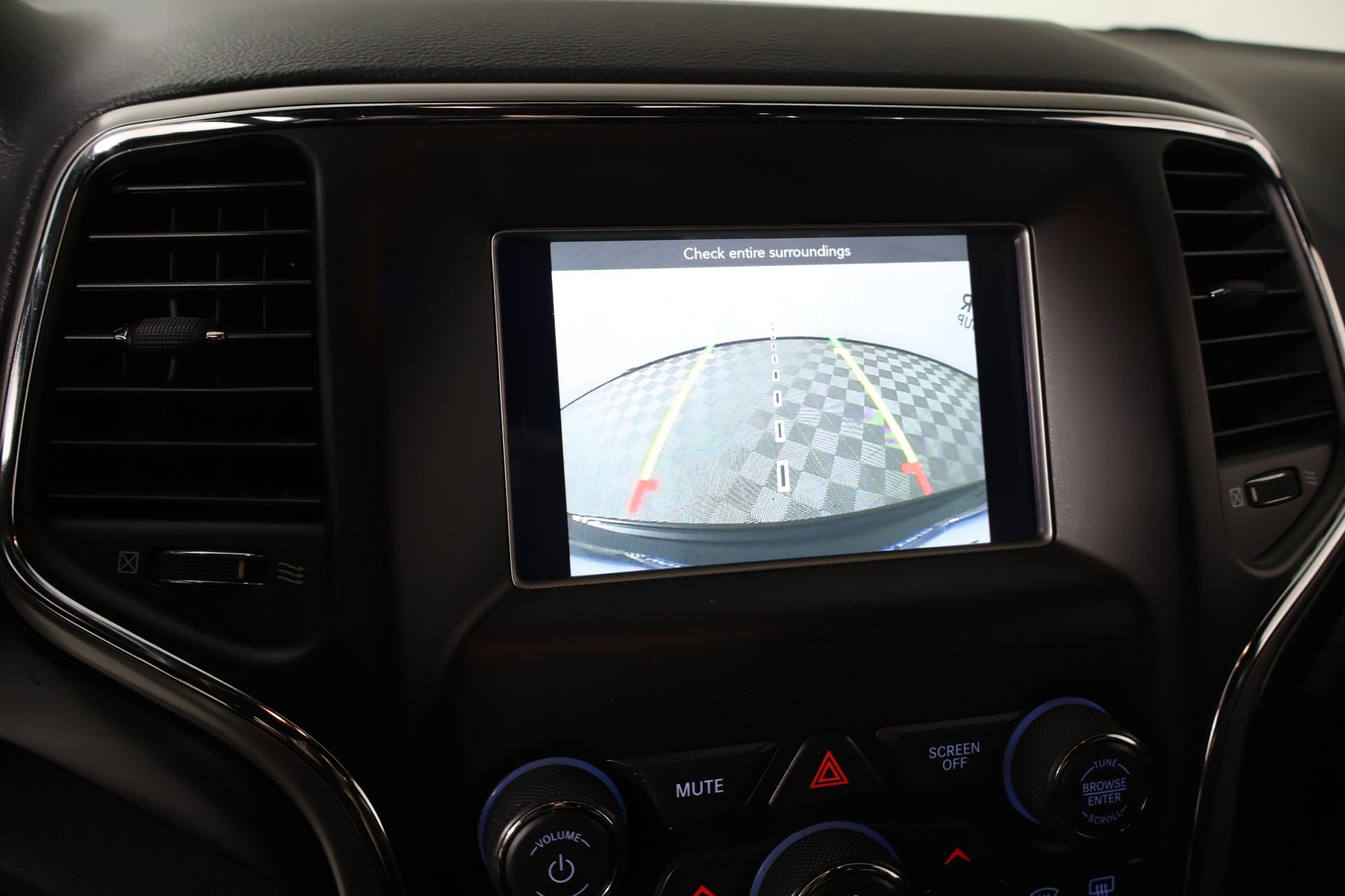 Used 2021 Jeep Grand Cherokee Laredo image 6