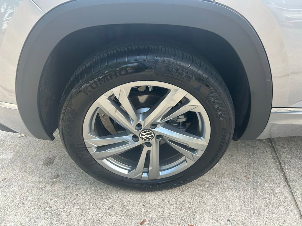 Certified 2024 Volkswagen Atlas Cross Sport SEL R-Line image 27