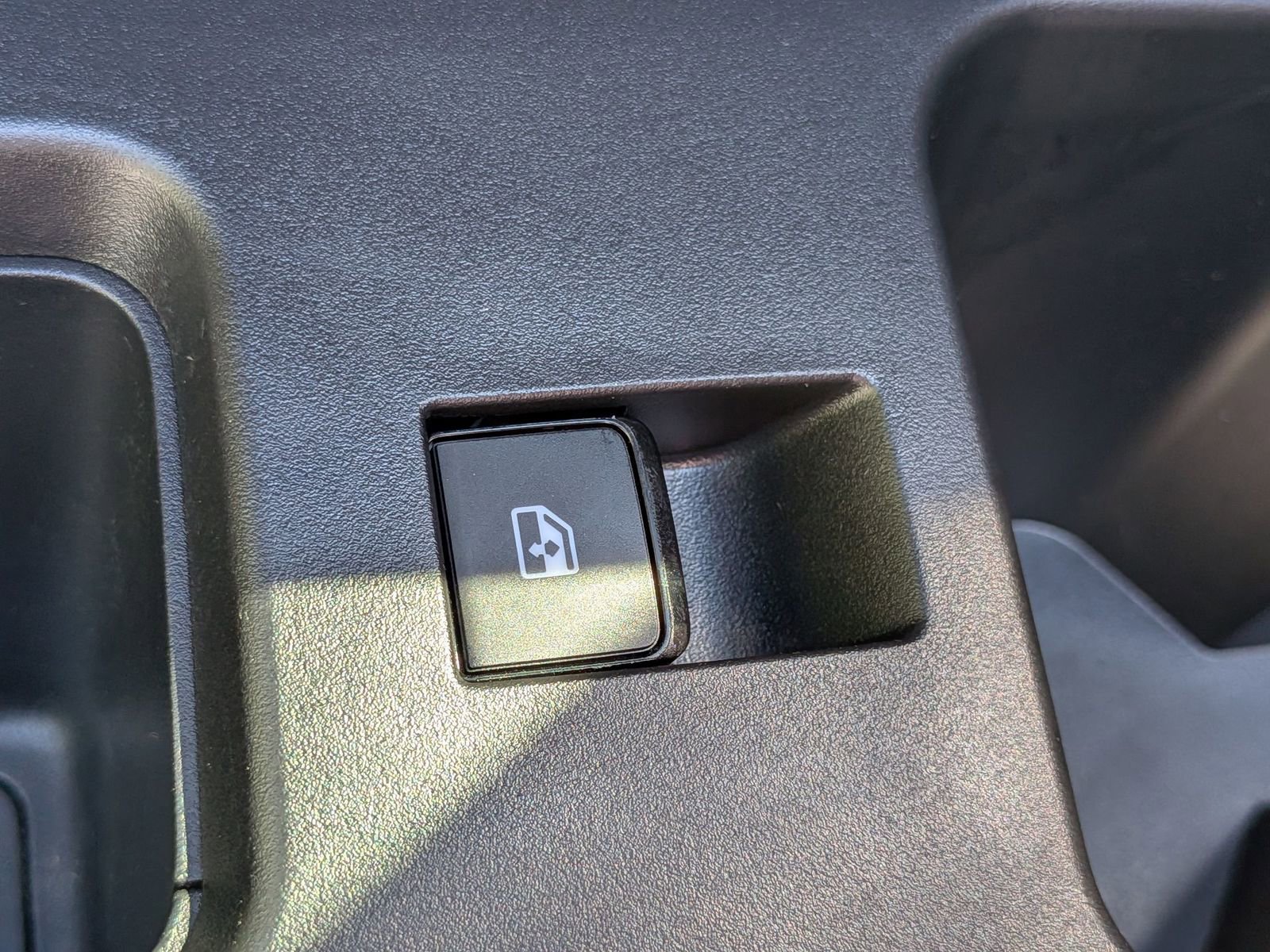 Used 2023 Nissan Pathfinder SL AWD/4WD image 29