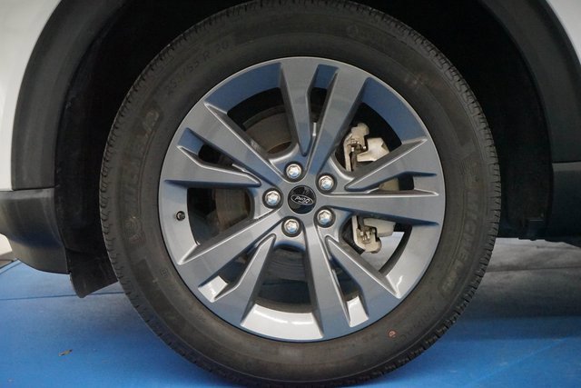 Used 2022 Ford Explorer XLT w/ Equipment Group 202A image 4